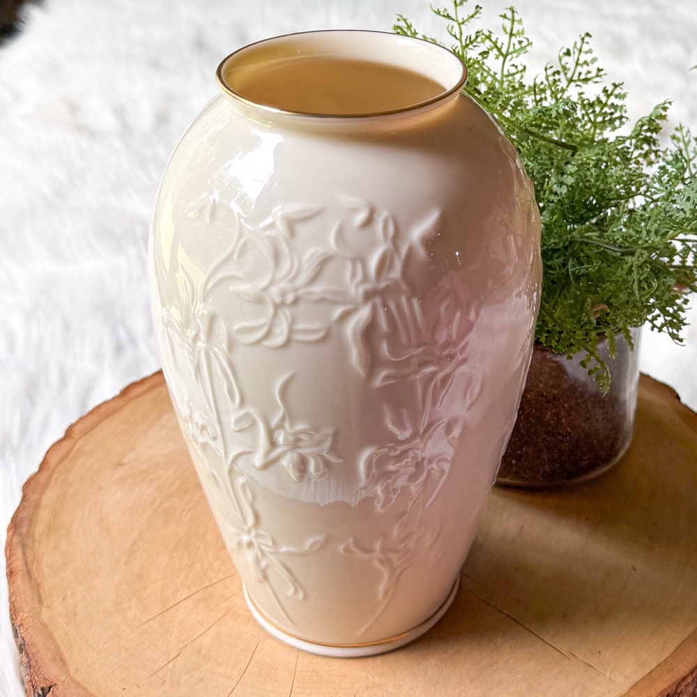 Lenox China Masterpiece SM Vase 7" Hand Decorated 24K Gold Trim Floral Vintage